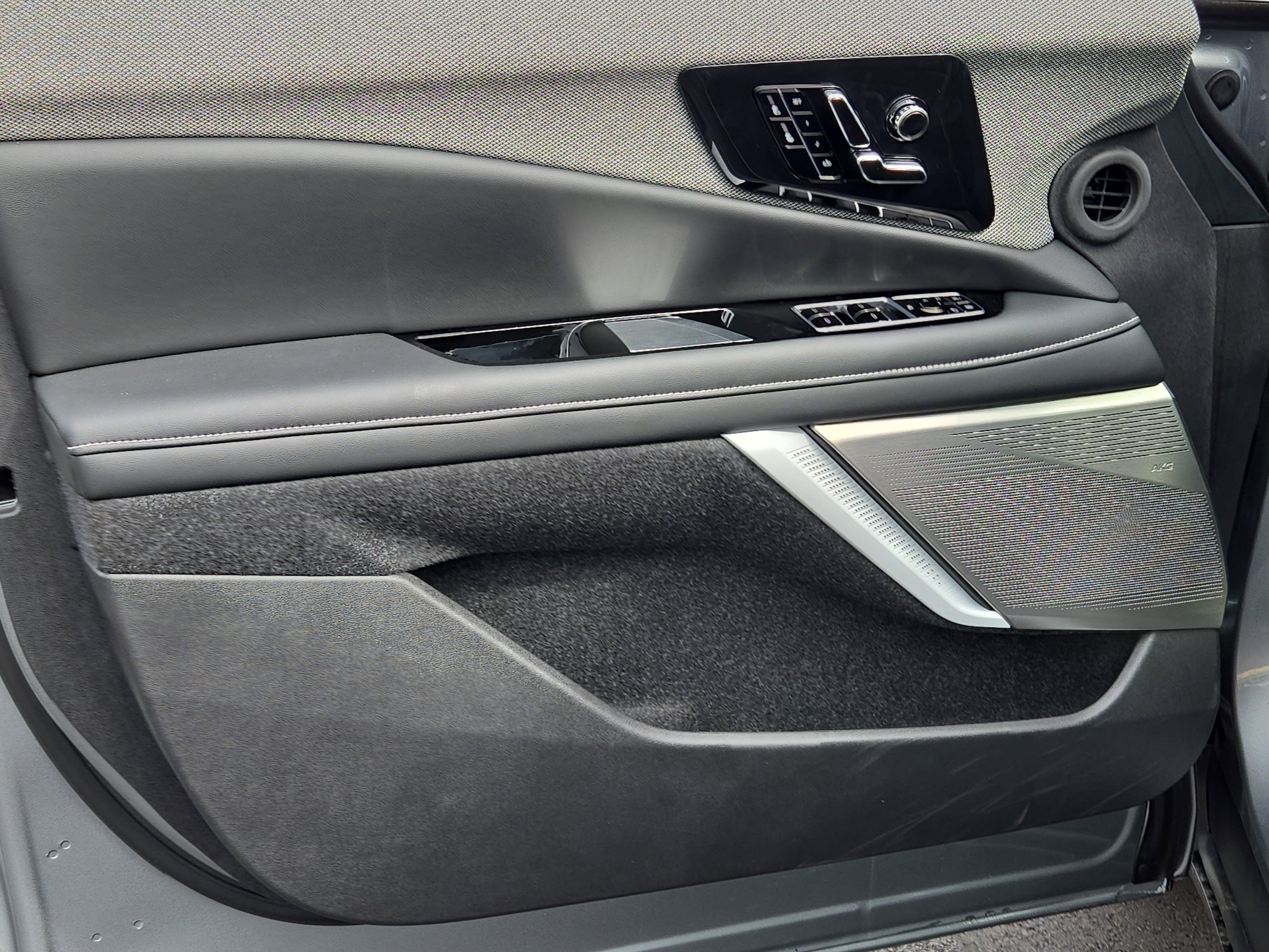 2026 Cadillac OPTIQ Sport - Photo 19