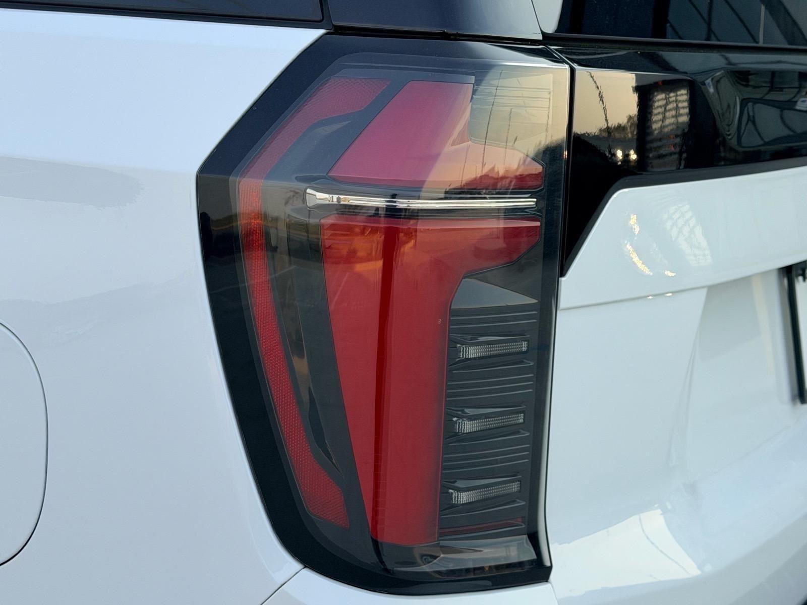 Used 2025 Summit White Chevrolet LT image 17