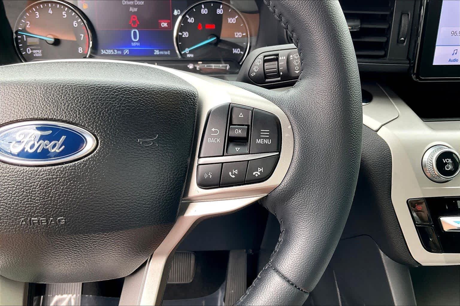 Used 2023 Agate Black Metallic Ford XLT image 19