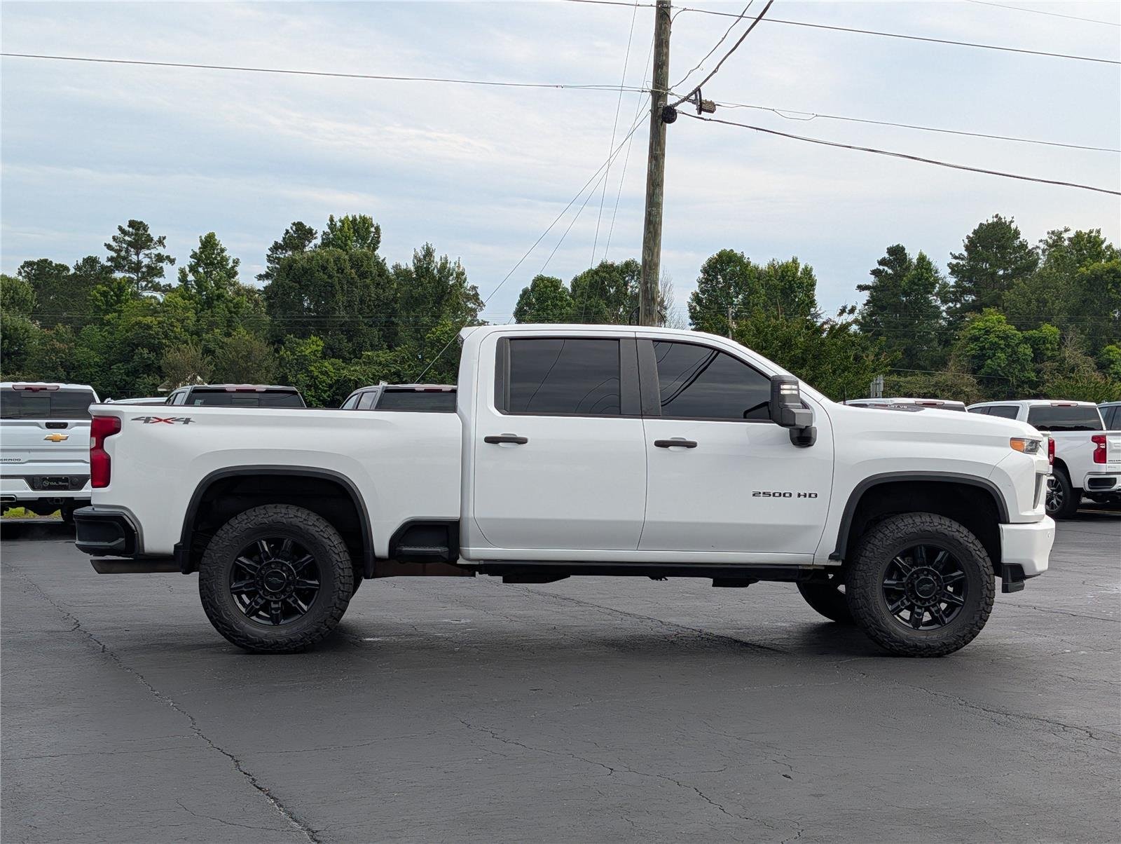 Used 2020 SUMMIT WHITE Chevrolet Custom image 6
