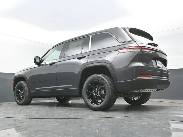 New 2026 Baltic Gray Metallic Clear-Coat Exterior Paint Jeep Altitude image 40