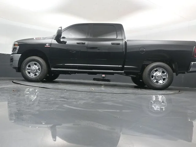 New 2026 Diamond Black Crystal Pearl-Coat Exterior Paint RAM Tradesman image 43