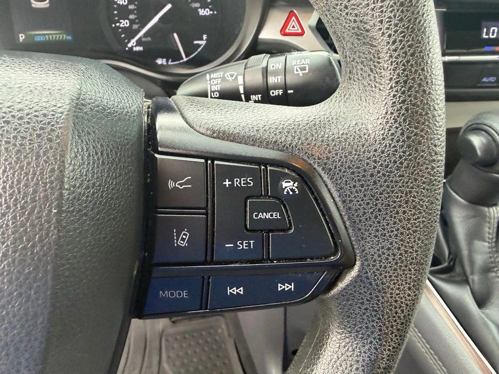 Used 2022 Silver Toyota LE image 16