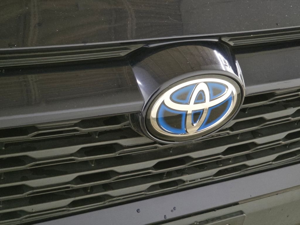 Used 2023  Toyota XLE image 13