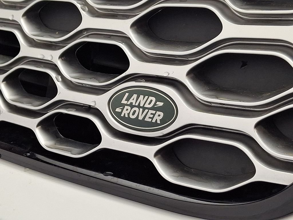 Certified Used 2025 Fuji White Land Rover S image 32