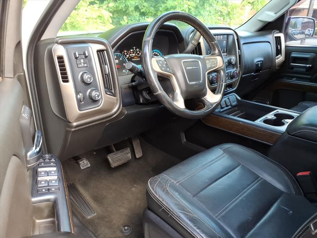 Used 2017 White GMC Denali image 15