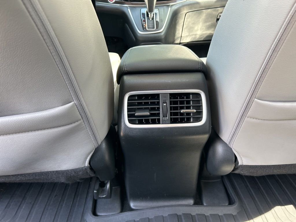 Used 2016  Honda Touring image 29