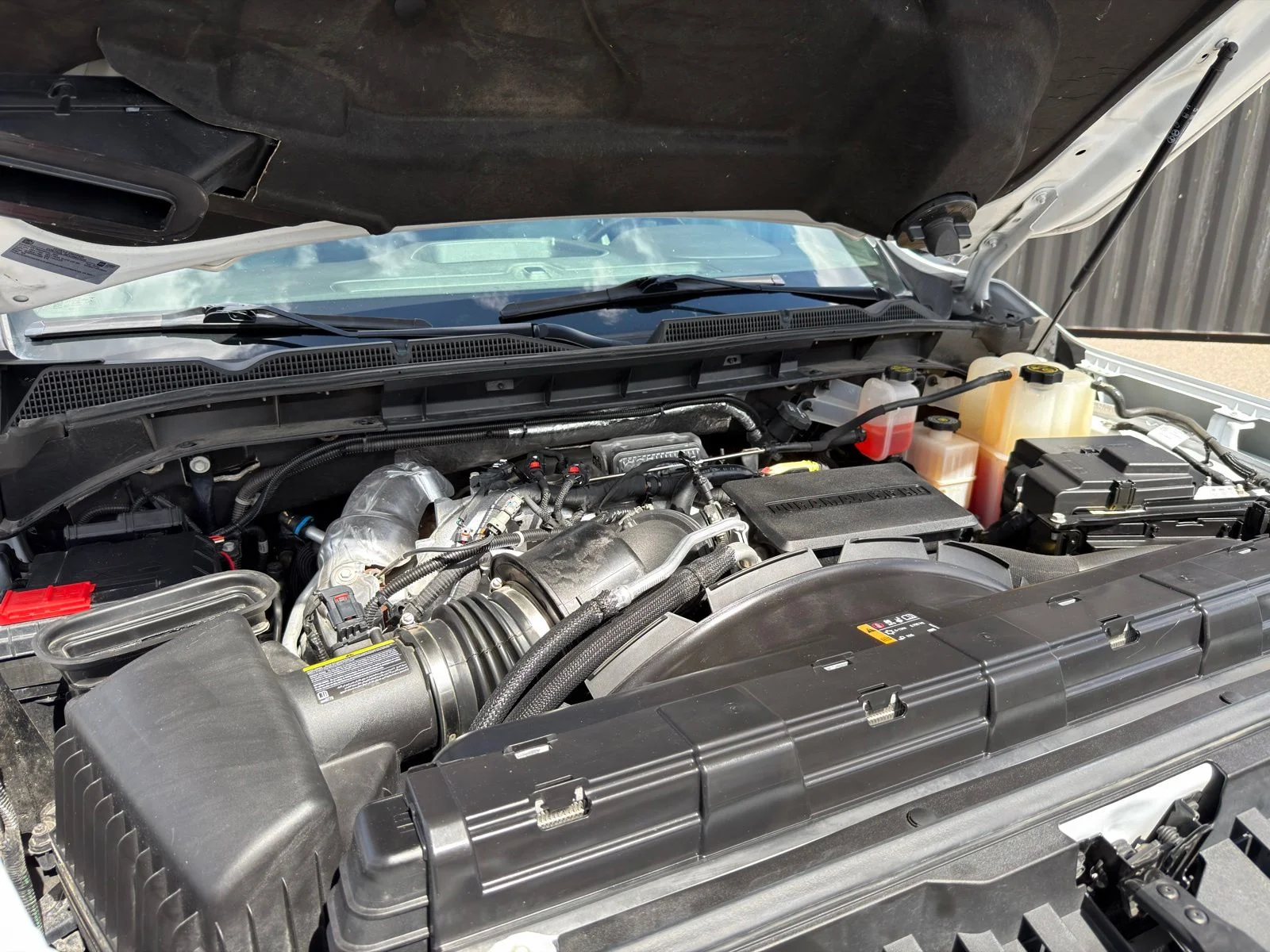 Used 2023 White GMC SLT image 39