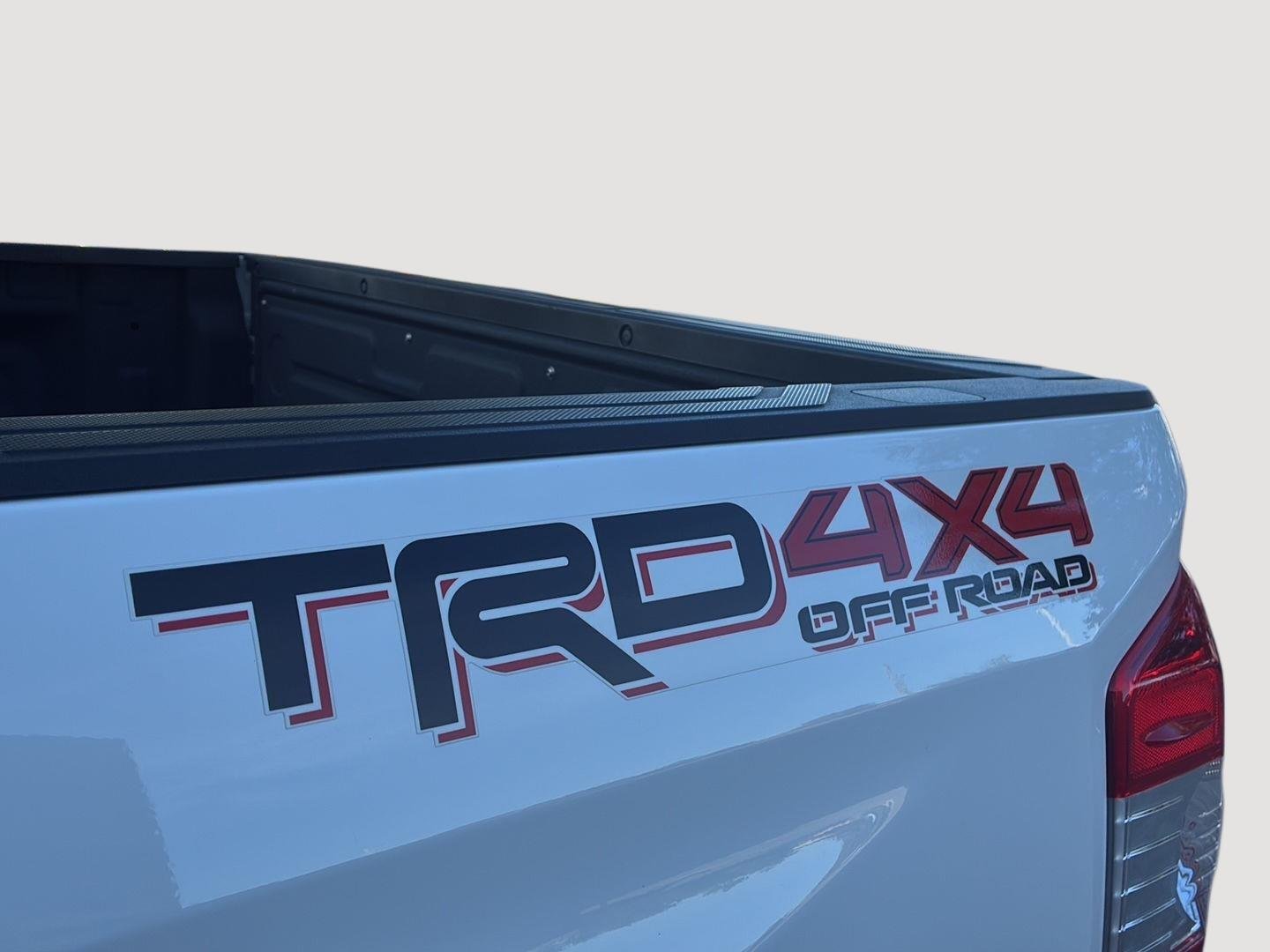 Used 2015 Super White Toyota SR5 image 11
