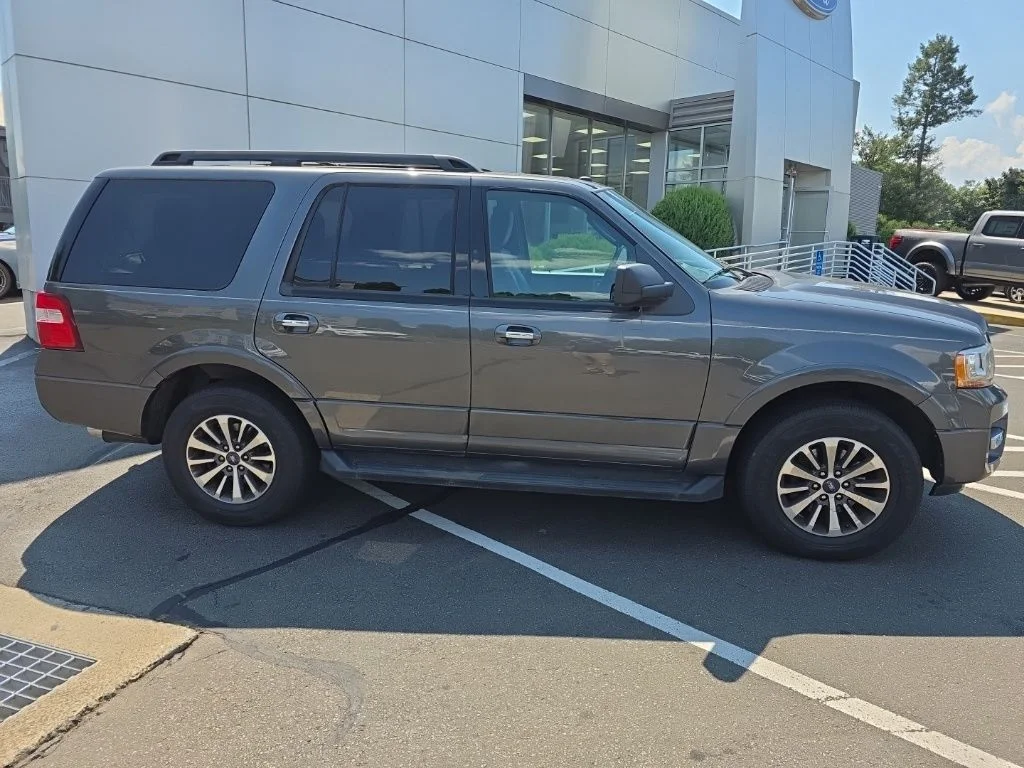 Used 2017 Magnetic Ford XLT image 2