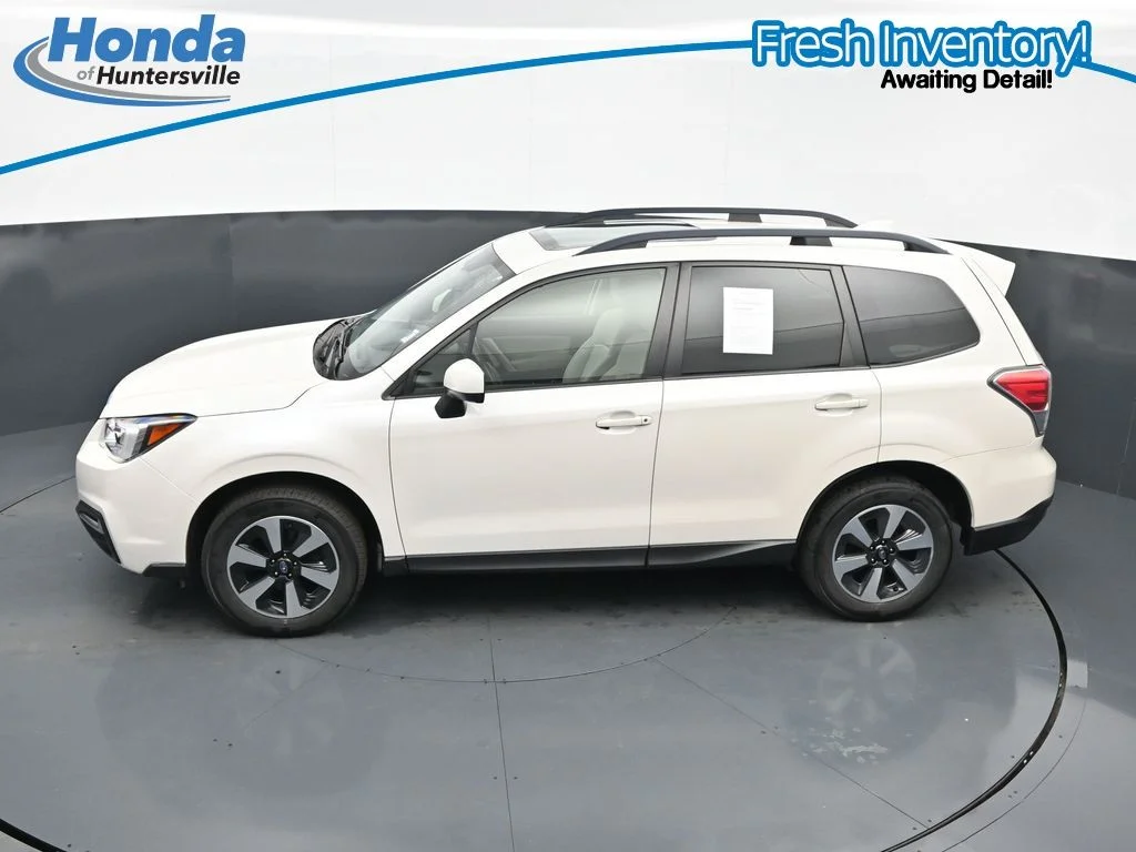 Used 2018 Crystal White Pearl Subaru 2.5i Premium image 18