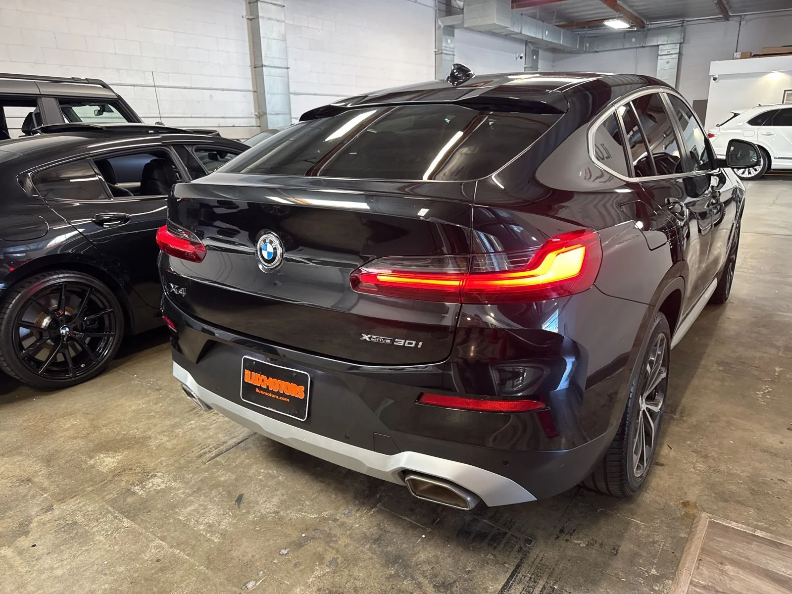 Used 2023 Black BMW xDrive30i image 17