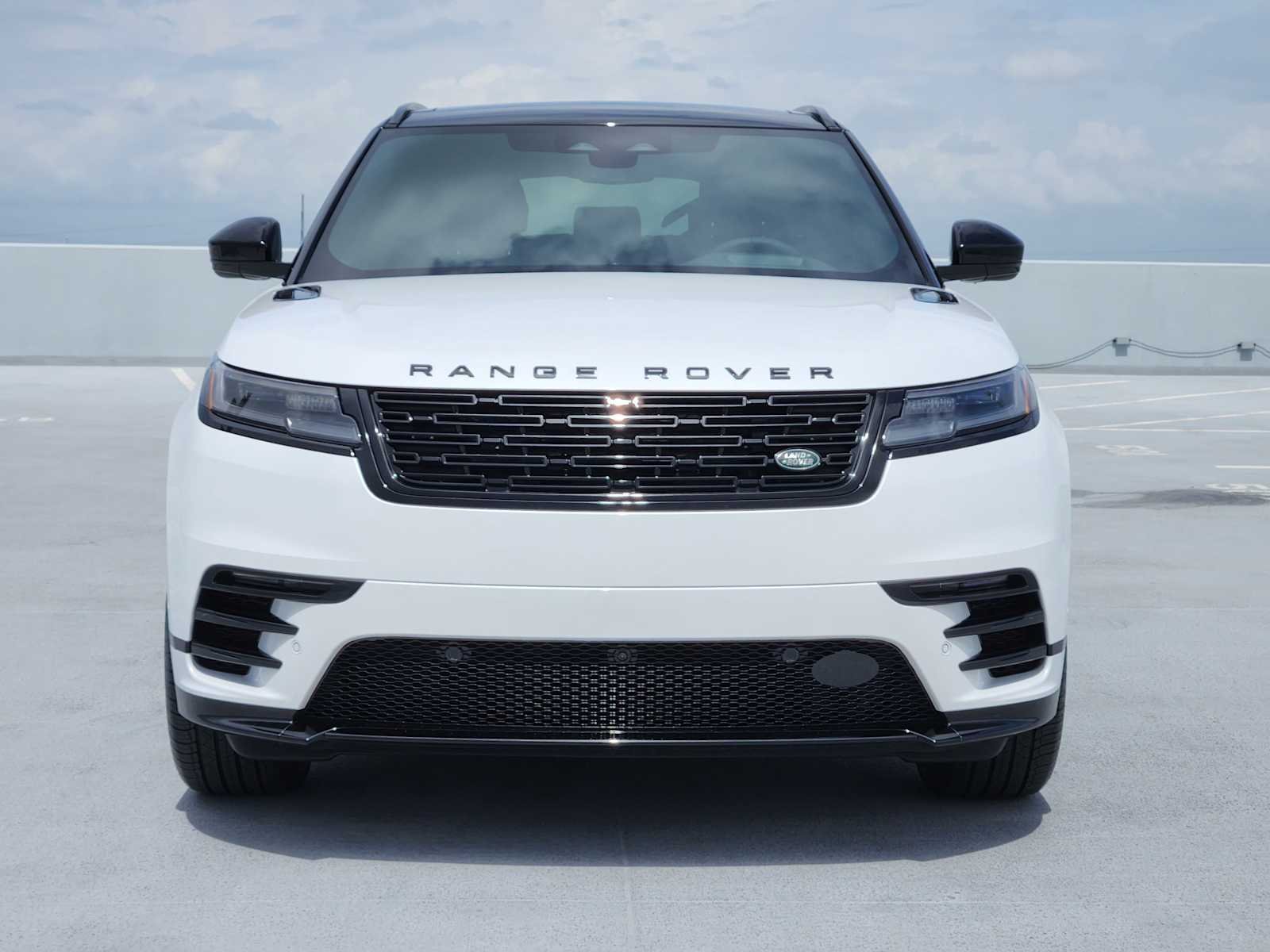 New 2026 Ostuni Pearl White LAND ROVER Belgravia Edition image 2