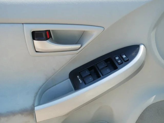 Used 2013 Pearl Toyota Three image 16