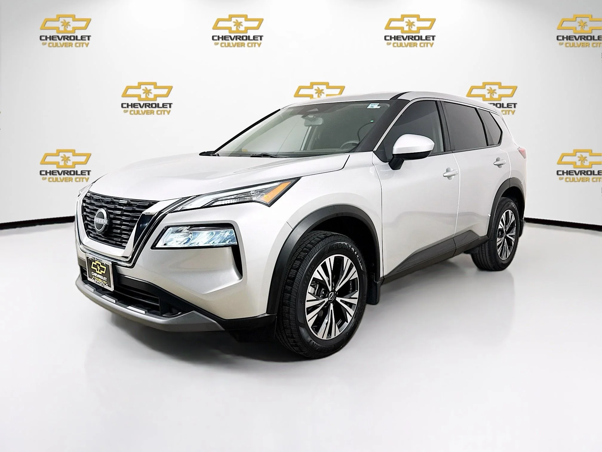 Used 2023  Nissan SV image 3