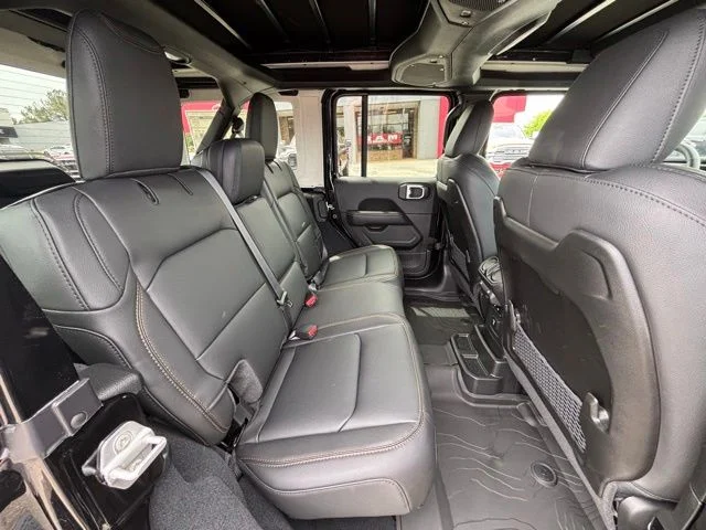 New 2026 Black Clear-Coat Exterior Paint Jeep Sahara image 8