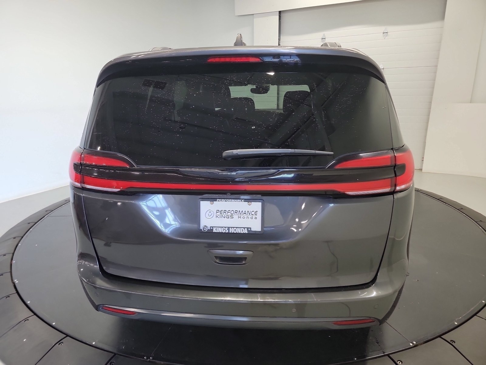 Used 2021 Granite Crystal Metallic Clearcoat Chrysler Touring L image 6
