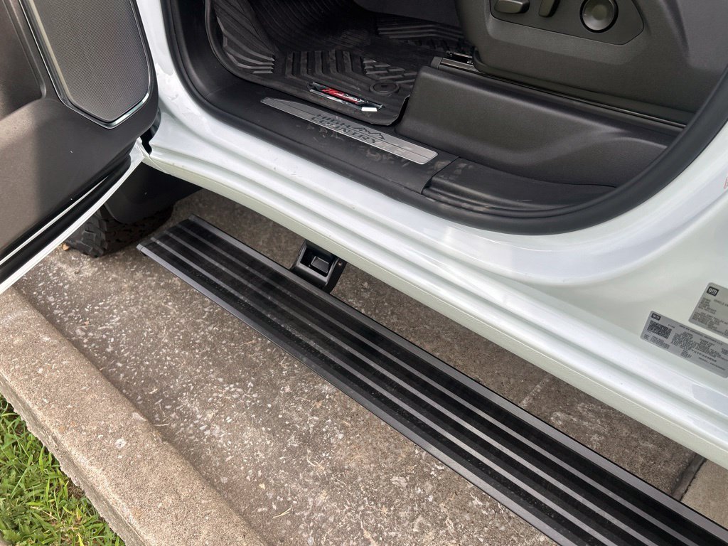 New 2026 Polar White Tricoat Chevrolet High Country image 10