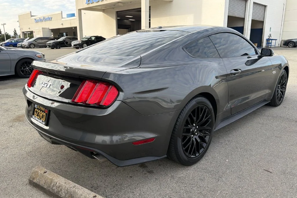 Used 2017 Magnetic Metallic Ford GT Premium image 5