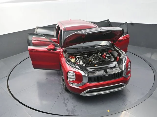 Used 2024  Mitsubishi SE image 40