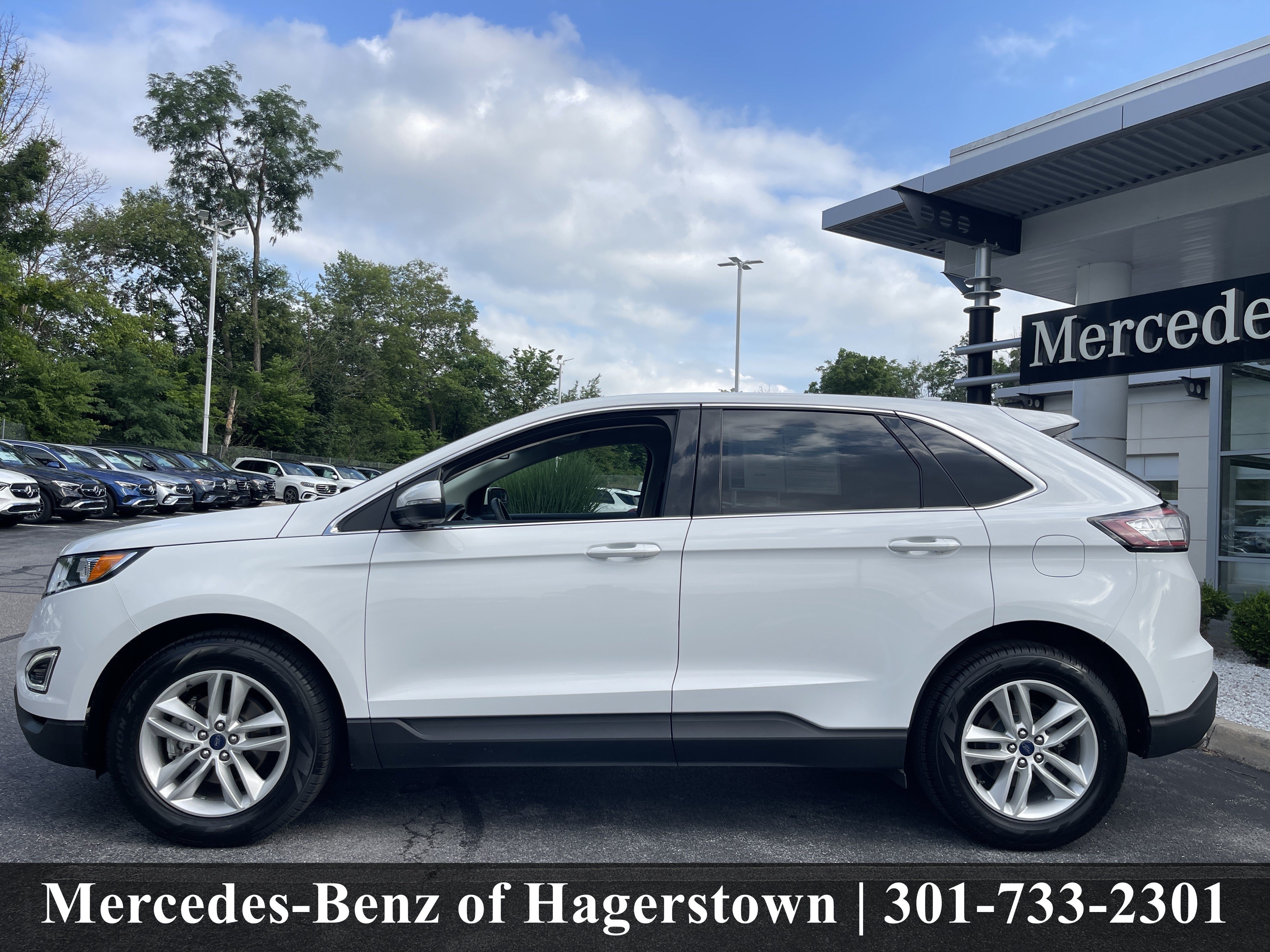 Used 2018 Oxford White Ford SEL FWD image 4