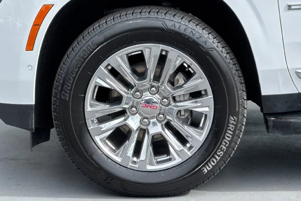 2025 GMC Yukon XL Denali - Photo 28
