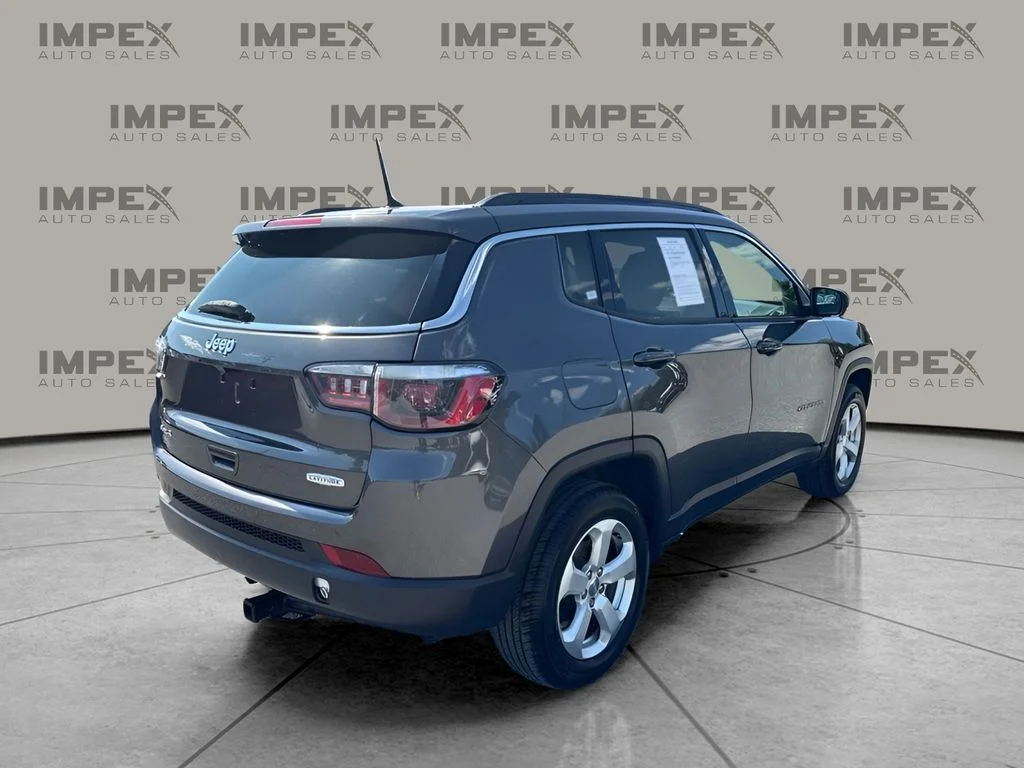 Used 2018 Gray Jeep Latitude image 3