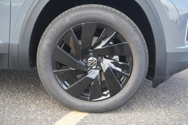 New 2026 Pure Gray Volkswagen 2.0T SE w/Technology image 5