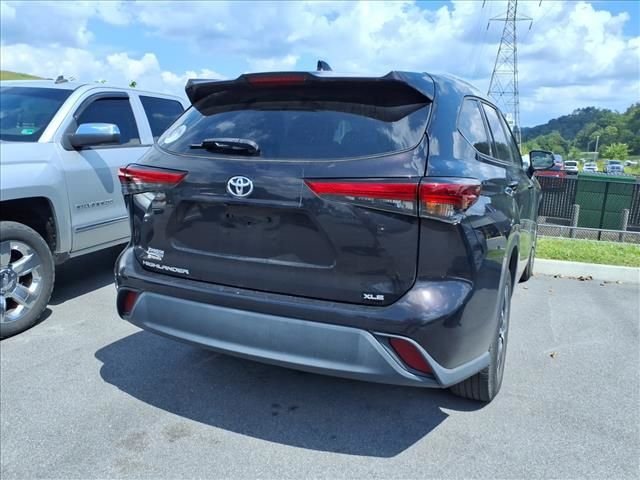 Used 2022 Brown Toyota XLE image 10