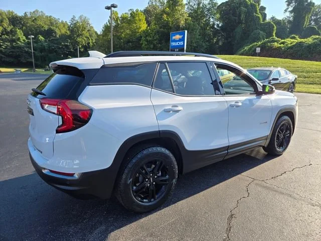 Used 2023 SUMMIT WHITE GMC AT4 image 8