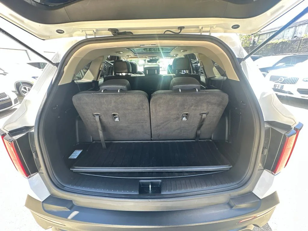 Used 2023 White Kia X-Line S image 31