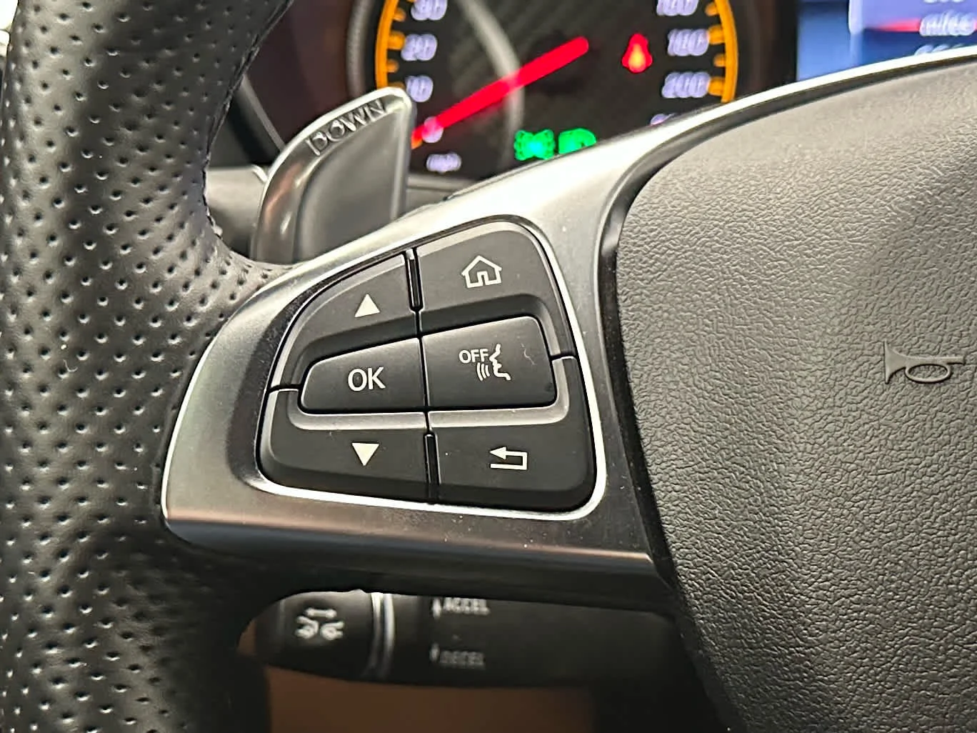 Used 2018 designo Diamond White Metallic Mercedes-Benz AMG® GT C image 25