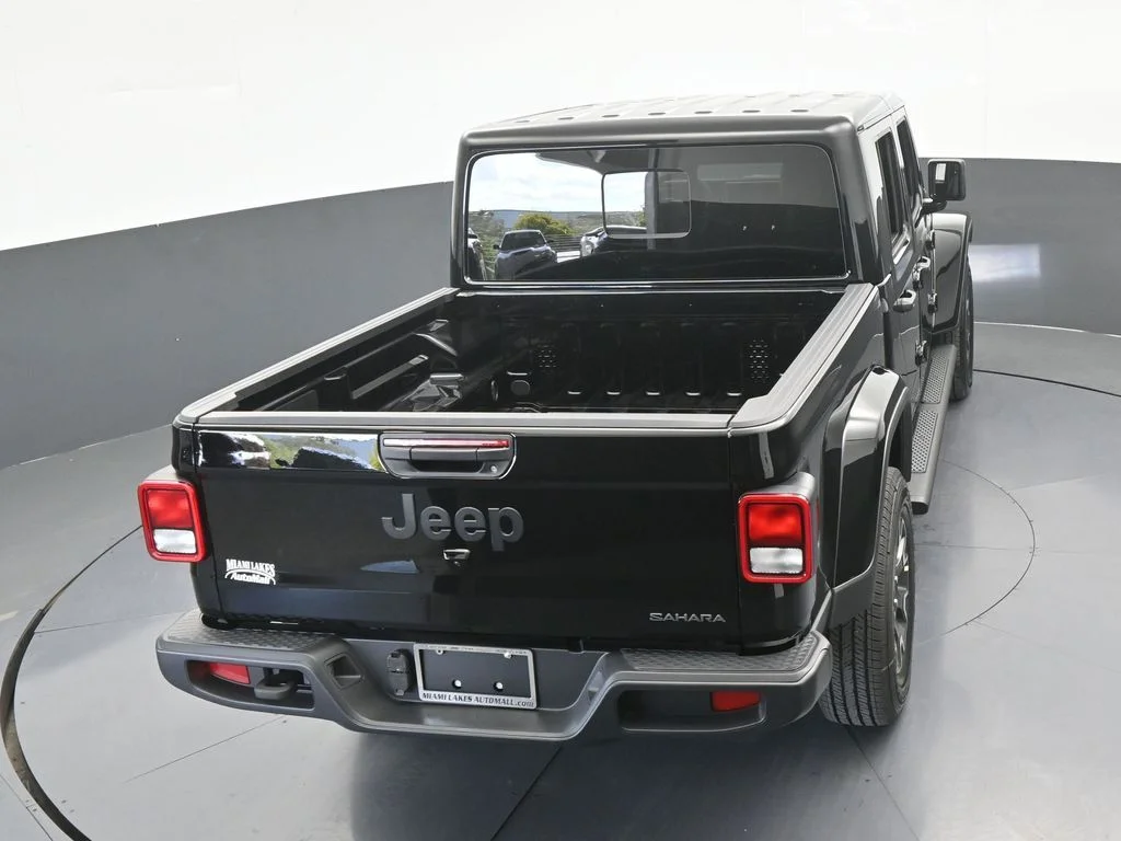 New 2026 Black Clear-Coat Exterior Paint Jeep Sahara image 45