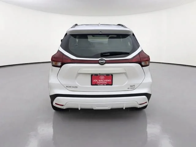 Used 2024 White Nissan SR image 9