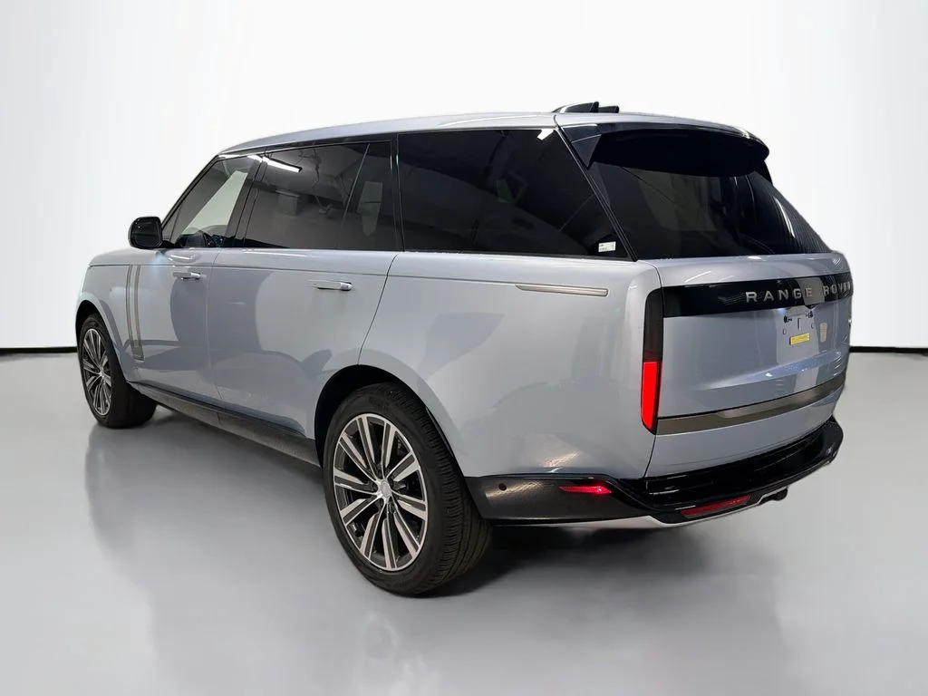 Certified Used 2023 Ionian Silver SV Bespoke Ultra Metallic Satin Land Rover Autobiography image 3