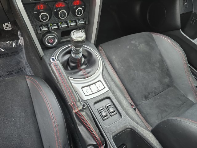 Used 2013 White Subaru Limited image 26