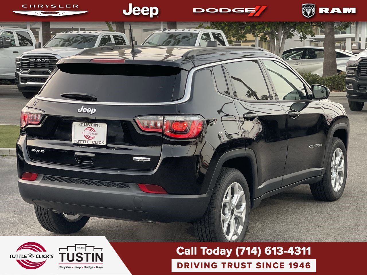 New 2026 Diamond Black Crystal Pearl-Coat Exterior Paint Jeep Latitude image 6