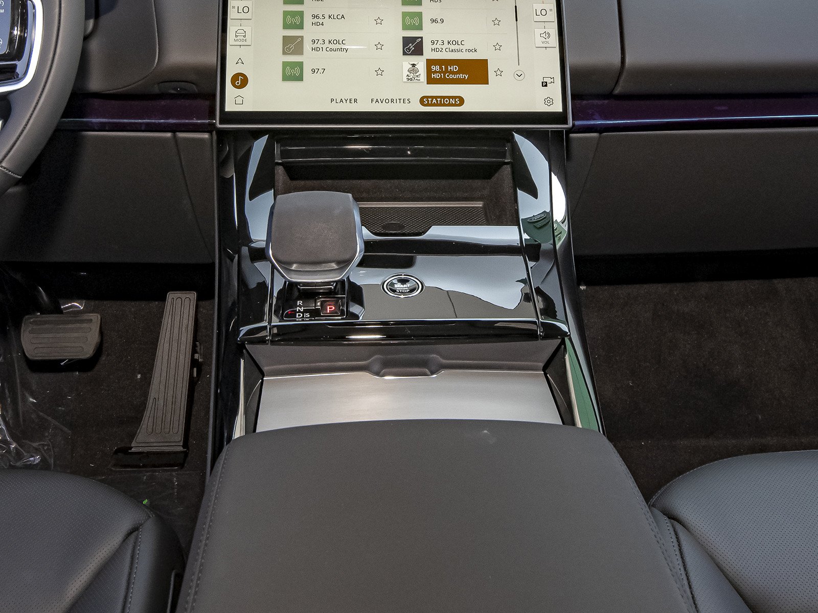 New 2026 Borasco Grey Land Rover SE image 30