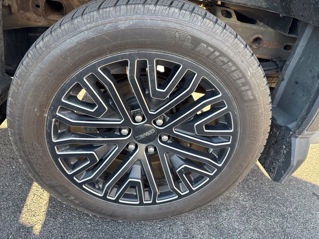 Used 2022 Silver GMC Denali Ultimate image 10