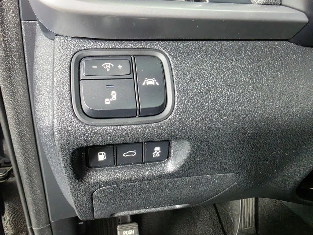 Used 2020 Black Kia S image 23