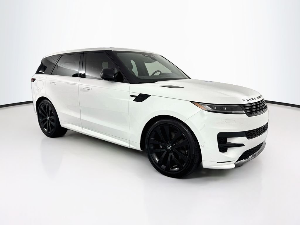 Used 2025 White Land Rover Dynamic SE image 3