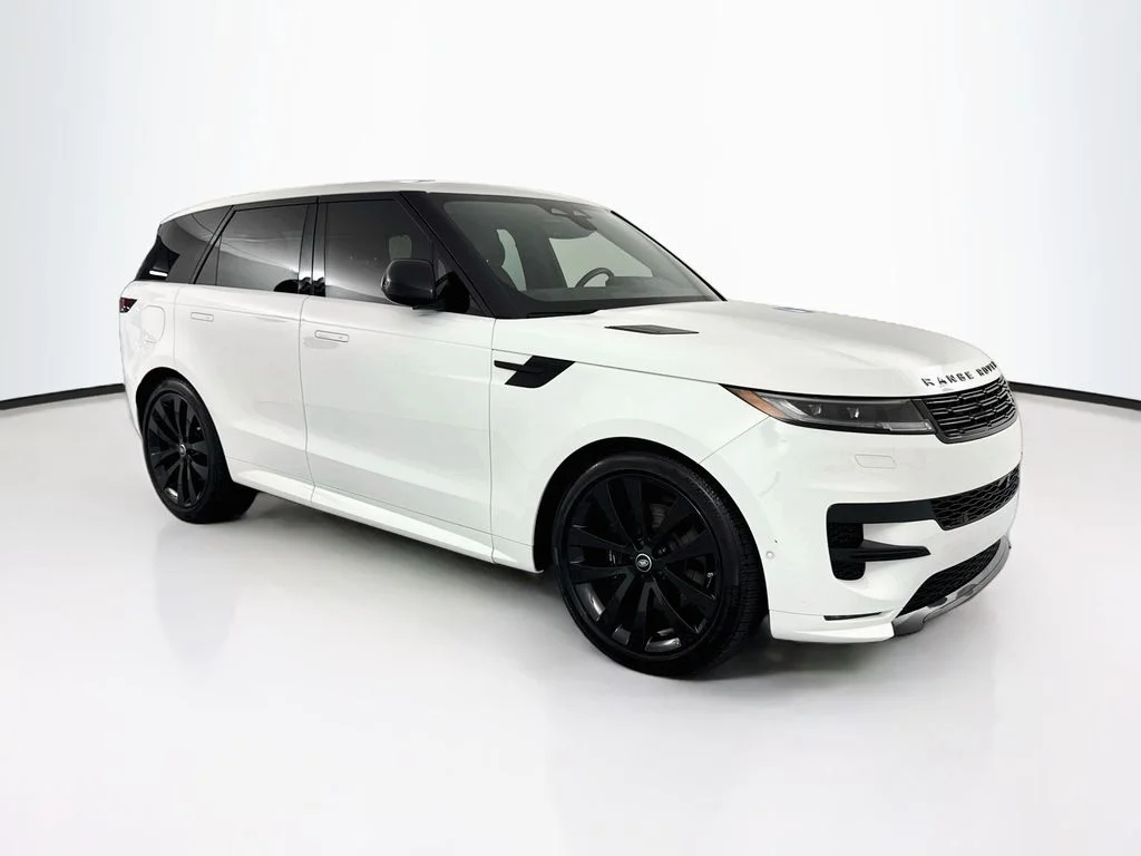 Used 2025 White Land Rover Dynamic SE image 3