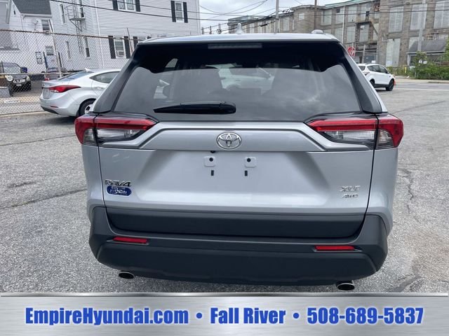 Used 2025 Silver Sky Metallic Toyota XLE image 4