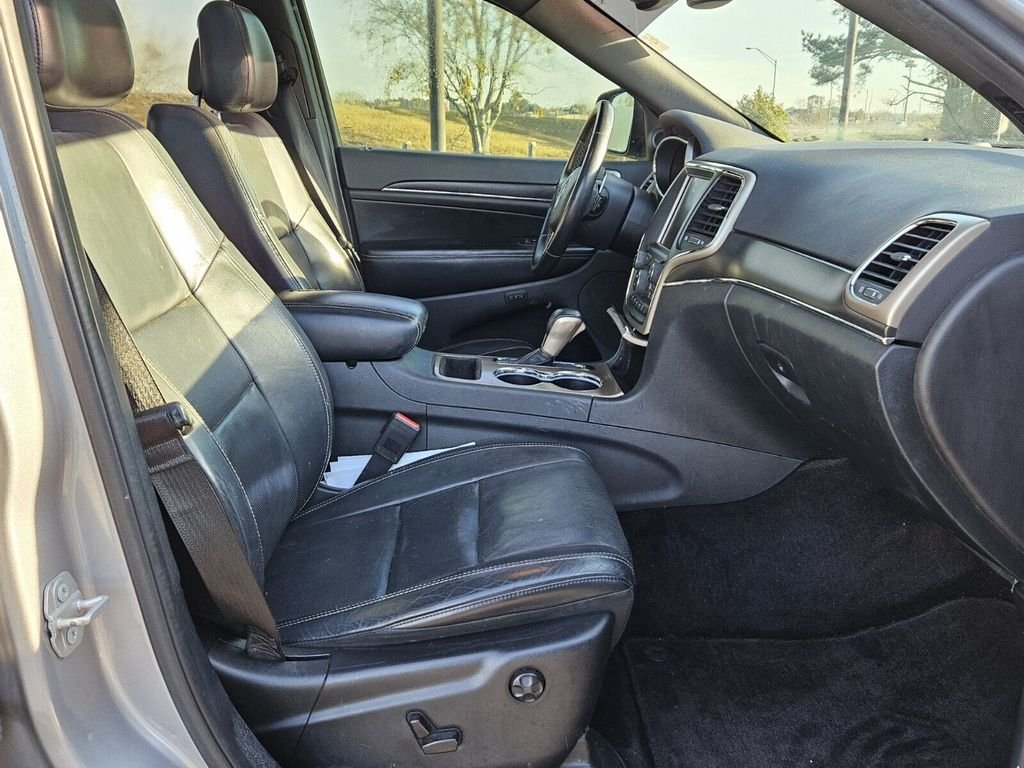 Used 2016 Silver Jeep Limited image 15