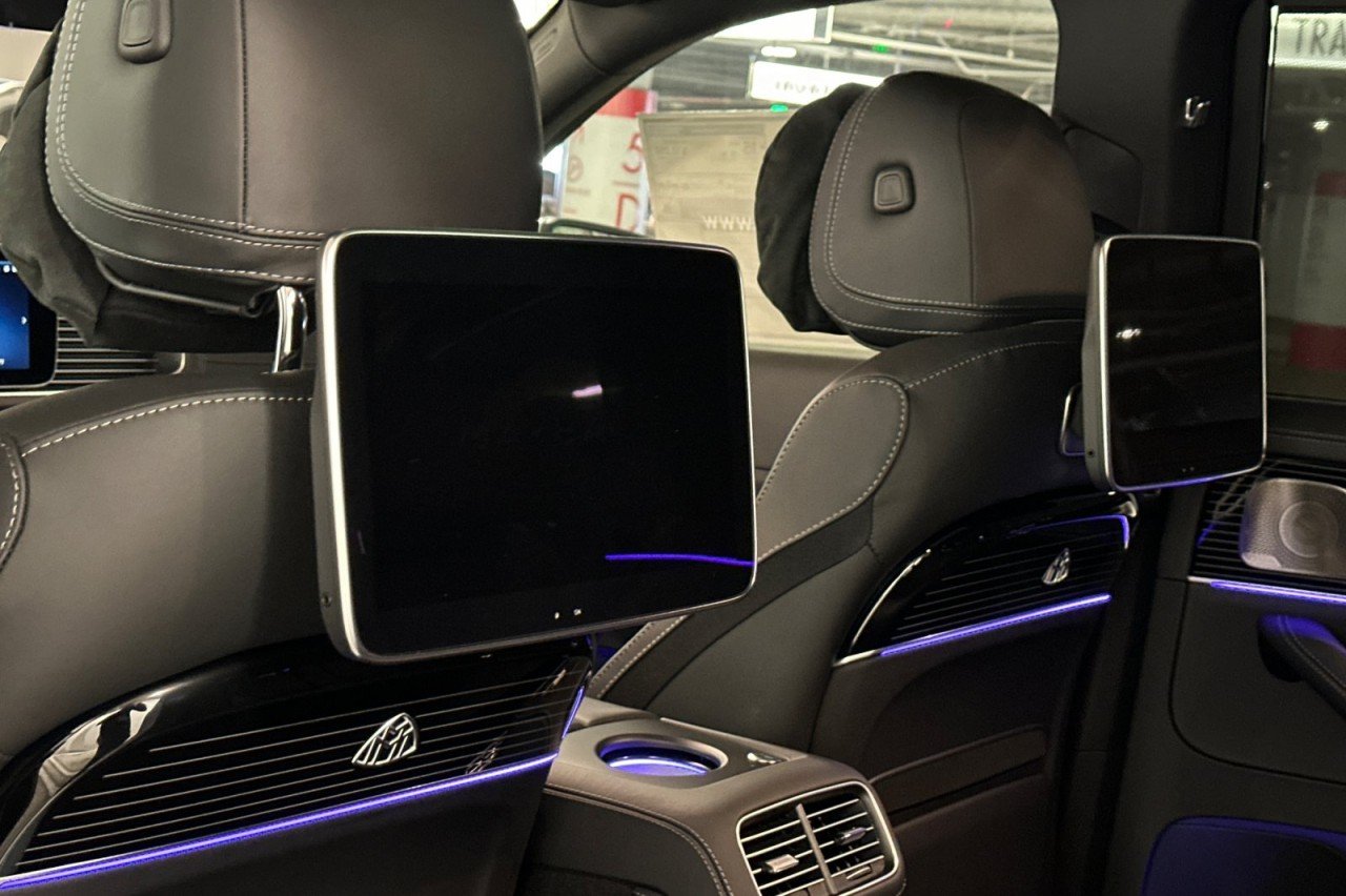 New 2026 MANUFAKTUR Moonlight White Metallic Mercedes-Benz Maybach GLS 600 4MATIC® SUV image 14