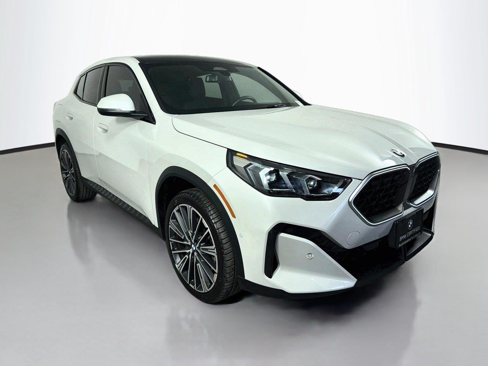 Certified Used 2025 Mineral White Metallic BMW xDrive28i image 3