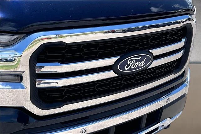 Used 2025 Blue Ford Lariat image 25