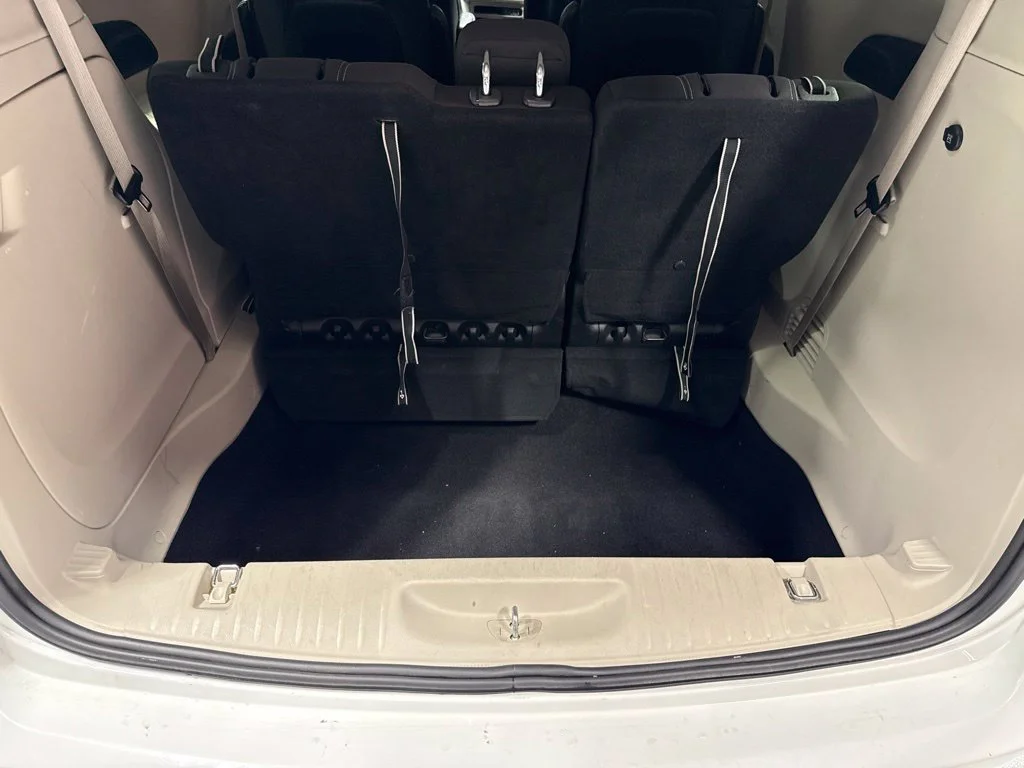 Used 2022 White Chrysler LX image 13