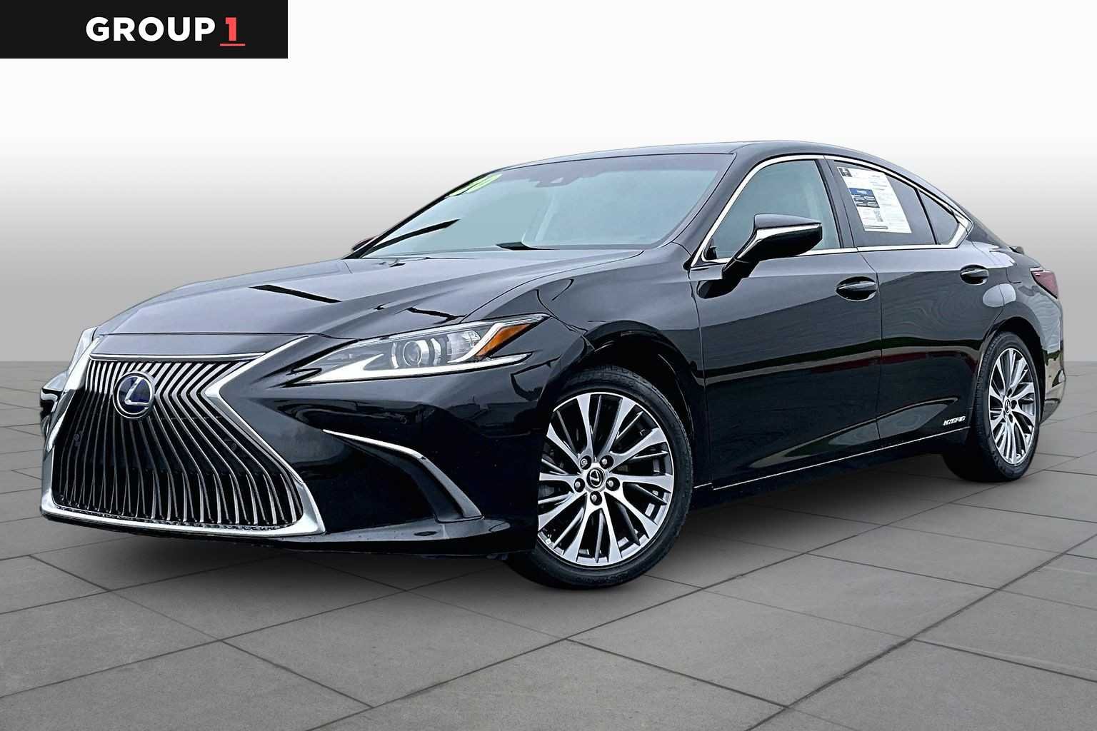 2020 Lexus ES 300h 300h's photo