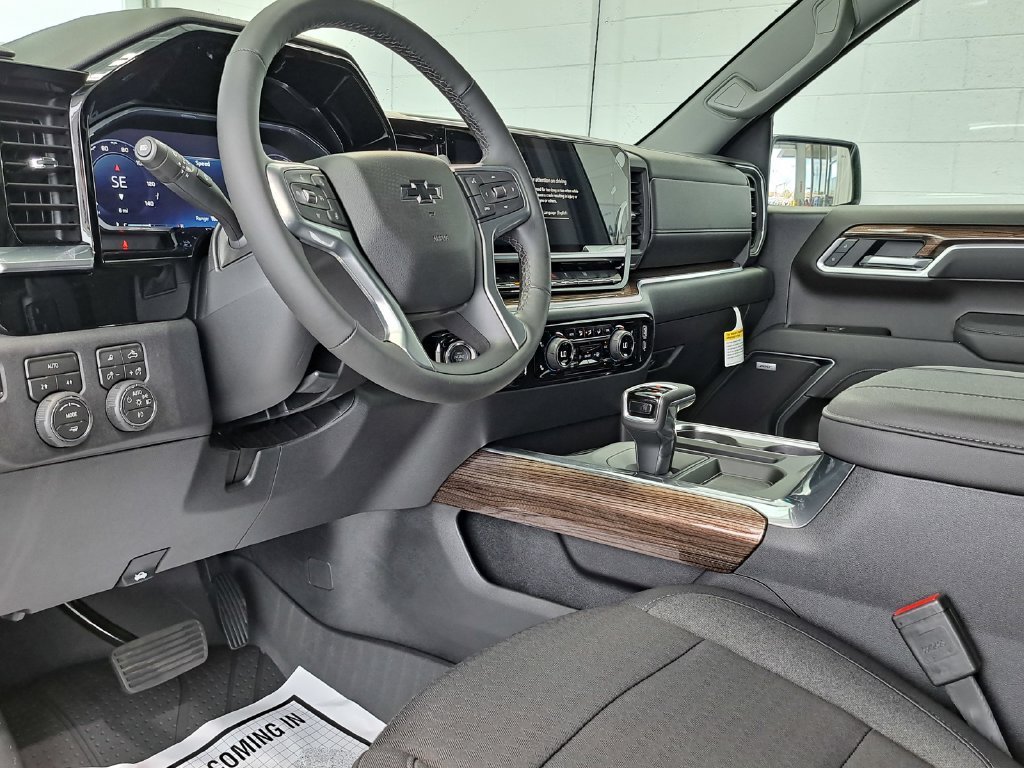 2026 Chevrolet Silverado 1500 RST Crew Cab Pickup Slide 6